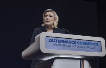 Le Pen Fransa seçkilərində çoxluğu qazanmaq üçün çətin mübarizə aparır