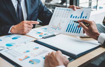 Azərbaycan iqtisadiyyatına sərmayələr artıb, amma risklərin qiymətləndirilməsi vacibdir