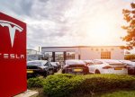Tesla 300 mindən çox elektromobilini geri çağırır