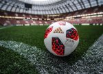 “Adidas” rusiyalı futbolçularla müqavilələrə xitam verdi