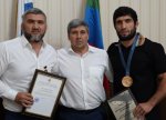 Olimpiya bürünc mükafatçısı Dauren Kuruqlievə Dərbənddə mənzil hədiyyə edilib