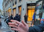 Parisin mərkəzində Louis Vuitton mağazası qarət edilib