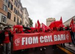İtaliyada avtomobil sənayesi işçiləri tətil edirlər