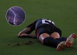 Perulu futbolçu ildırım vurması nəticəsində ölüb