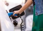 Fərdi evlərin həyətində elektromobillərin enerji doldurucuları üçün icazə tələb olunmayacaq