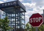 Tesla-nın əsas icraçı direktoru Omid Afşar şirkəti tərk edir