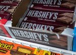 Hershey-in rüblük xalis mənfəəti Q2-də iki dəfə azalıb