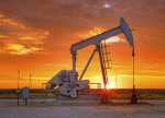 Neft Bazarı Sabit Qalıb: Brent və WTI Qiymətləri 2025-ci ildə Geosiyasi Təsirlərdən Nəticələnir
