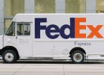 FedEx birinci maliyyə rübündə gəlirini 3% artırdı və tam illik proqnozuna qayıtdı.