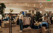 Burberry tam illik itki, 17% gəlir azalması barədə məlumat verir