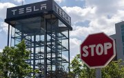 Tesla-nın əsas icraçı direktoru Omid Afşar şirkəti tərk edir