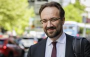 ECB rəsmisi kövrək inflyasiya barədə xəbərdarlıq edir
