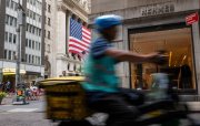 Wall Street əsasən inflyasiya məlumatlarına, bank gəlirlərinə görə aşağı düşür