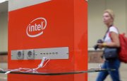 Intel rüblük gəlirini bir qədər artırır, lakin böyük xalis zərər verir