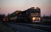 Union Pacific və Norfolk Southern ABŞ-ın ən böyük dəmir yolu operatorunu yaratmaq üçün birləşəcək