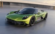 Aston Martin birinci yarımillik gəlirini 25% azaldıb, tam illik proqnozu aşağı salıb