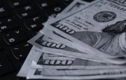 Berkshire Hathaway-in xalis mənfəəti ikinci rübdə 2,5 dəfə azalıb