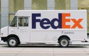 FedEx birinci maliyyə rübündə gəlirini 3% artırdı və tam illik proqnozuna qayıtdı.