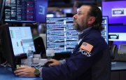 Bazar ertəsi günü Wall Street, bəslənənlərin rəhbərliyindəki yumşaq siqnallardakı qeydləri yenidən yenilədi