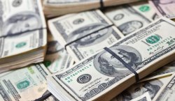 ABŞ siyasəti Dolları çökdürür