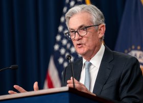 FED sədri Pauel hüquq fakültəsini bitirənləri \