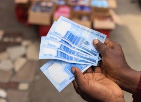Valyuta ucuzlaşdıqca Nigeriya böyük məzənnə artımına hazırlaşır