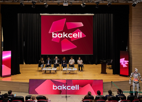 “Bakcell”in Baş İcraçı Direktoru Müasir Təhsil Kompleksinin şagirdləri ilə görüşüb