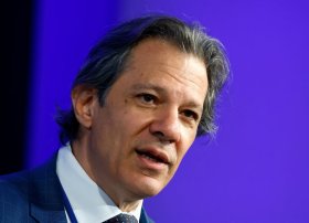 Braziliyanın maliyyə naziri fiskal vəziyyətlə bağlı narahatlıqlarını artırdığını və aktivlərin artmasına səbəb olduğunu söylədi