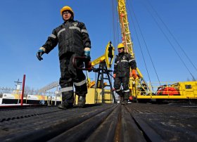 “Rosneft”in rəhbəri bildirib ki, Rusiyada yüksək əsas tarif onun neft sənayesinə zərər verir.