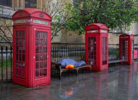Böyük Britaniyada artan evsizlər seçicilər qarşısında mənzil təzyiqlərini artırmağa davam edir