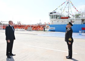 Prezident İlham Əliyev “Zəngilan” tankerinin istismara verilməsi mərasimində iştirak edib