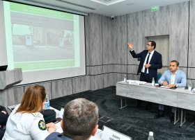 2024-cü il Yol Xəritəsi: Ekoloji nəqliyyatın inkişafı üzrə iclas keçirilib