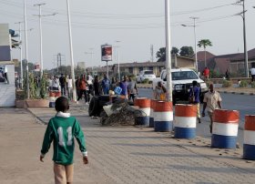 Burundidə valyuta qıtlığı səbəbindən benzin üçün üç həftəlik növbələr yaranıb
