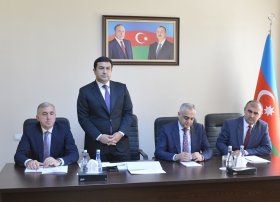 Naxçıvan MR İqtisadiyyat Nazirliyi yanında Dövlət Vergi Xidmətinin rəisi kollektivə təqdim olunub
