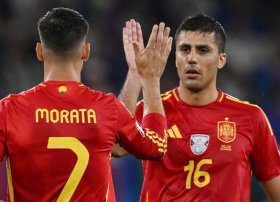 UEFA İspaniya millisinin iki üzvünü bir oyunluq cəzalandırıb
