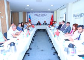 MÜSİAD-da iqtisadiyyat sahəsində fəaliyyət göstərən bir qrup jurnalist ilə görüş keçirilib