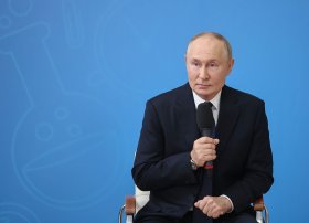 Putin Kremldə Vyetnam parlamentinin sədri ilə görüşüb