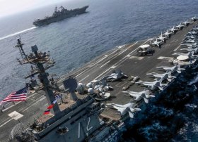 Yaxın Şərqdə ABŞ-ın təyyarədaşıyan qrupuna məxsus tanker quruya oturduqdan sonra zədələnib