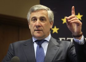 Antonio Tajani italyanlara Livanı tərk etməyi tövsiyə edib