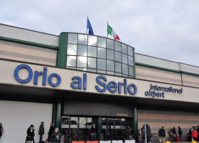 Milanın Berqamo aeroportunda uçuşlar dayandırılıb