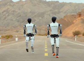 Pekində dünyanın ilk İnsan-Robot yarımmarafonu keçiriləcək