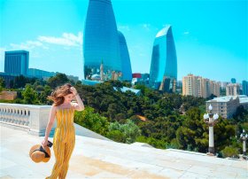 Mart ayında turist sayı azalıb