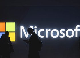 Apple səhmləri dörd seansda 23% düşdü, Microsoft yenidən dünyanın ən dəyərli şirkəti oldu