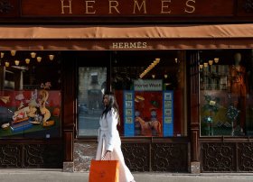 Hermes LVMH-ni ötərək Dünyanın Ən Dəyərli Dəbdəbəli Məhsullar Brendinə çevrilir