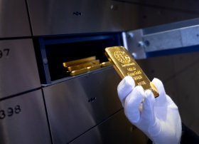 Qızılın qiyməti bir unsiya üçün 3,385 dollara çatıb, rekord qırıb