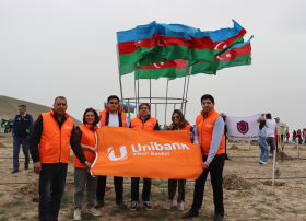 Unibank ağacəkmə aksiyasında iştirak edib
