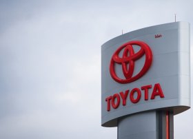 Toyota-nın gəlirləri azalıb