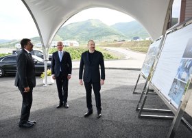 Prezident İlham Əliyev “PIRSHAGHI” ayaqqabı fabrikinin Laçın filialının açılışında iştirak edib