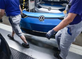 20 mindən çox işçi Volkswagen-i könüllü tərk edəcək
