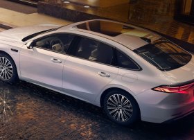Geely Galaxy A7 böyük hibrid sedan